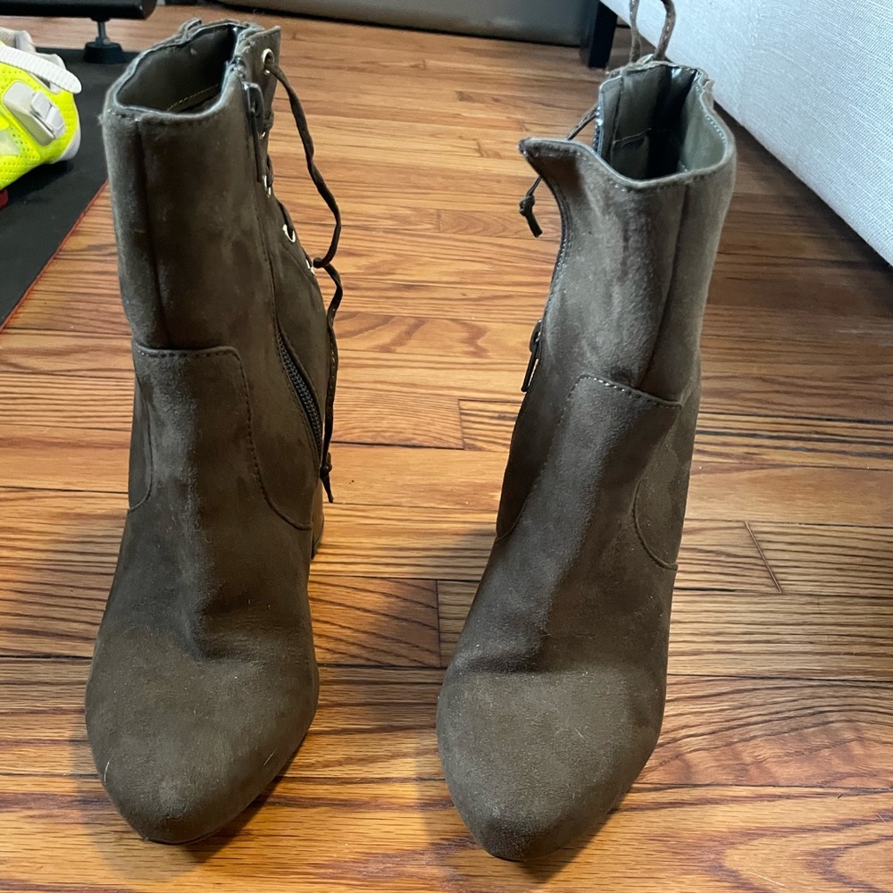 Dark green suede size6